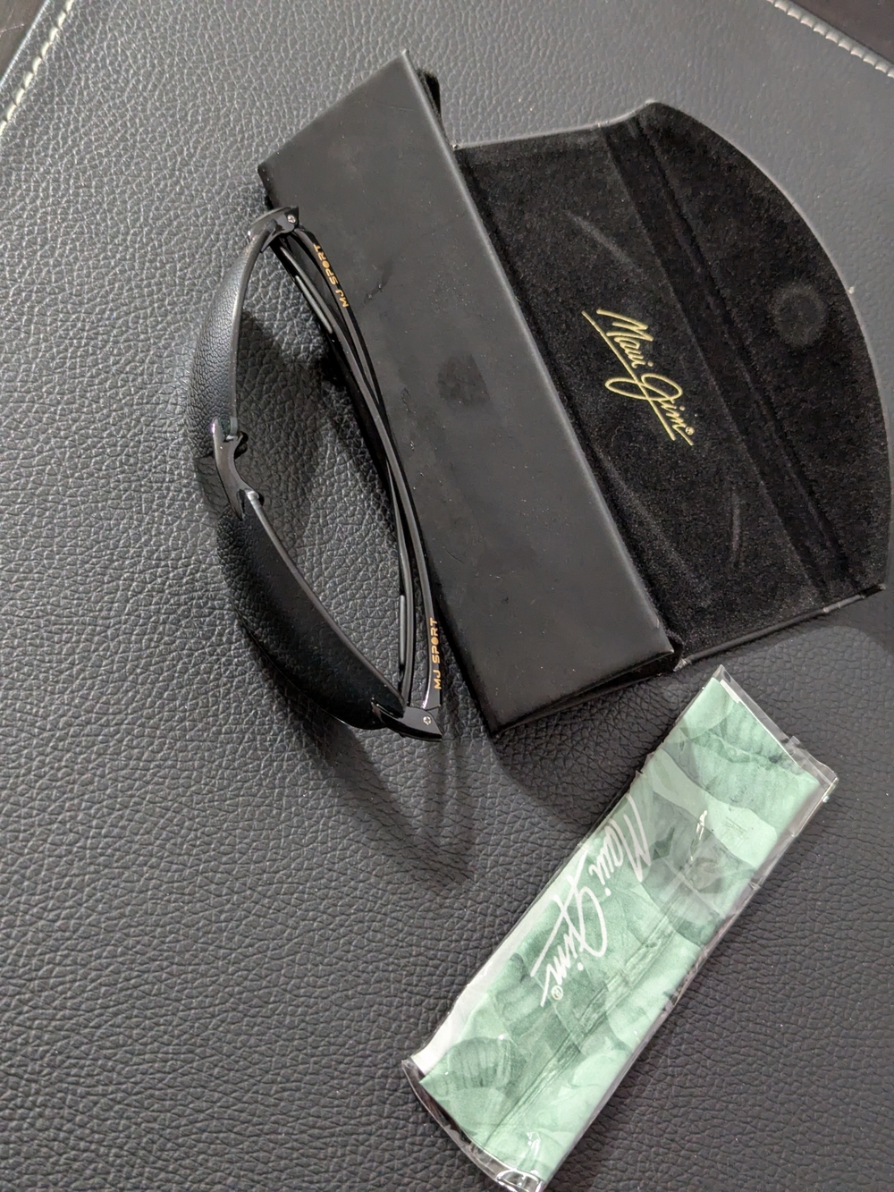 Maui Jim Men’s Black Polarized Sunglasses with Case